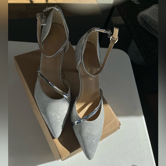 NWT Crape Myrtle Silver heels - Picture 2 of 11